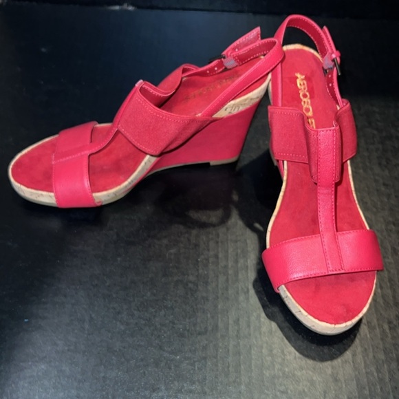 AEROSOLES Women's Deep Red Wedge Heel Sandal - Picture 2 of 7